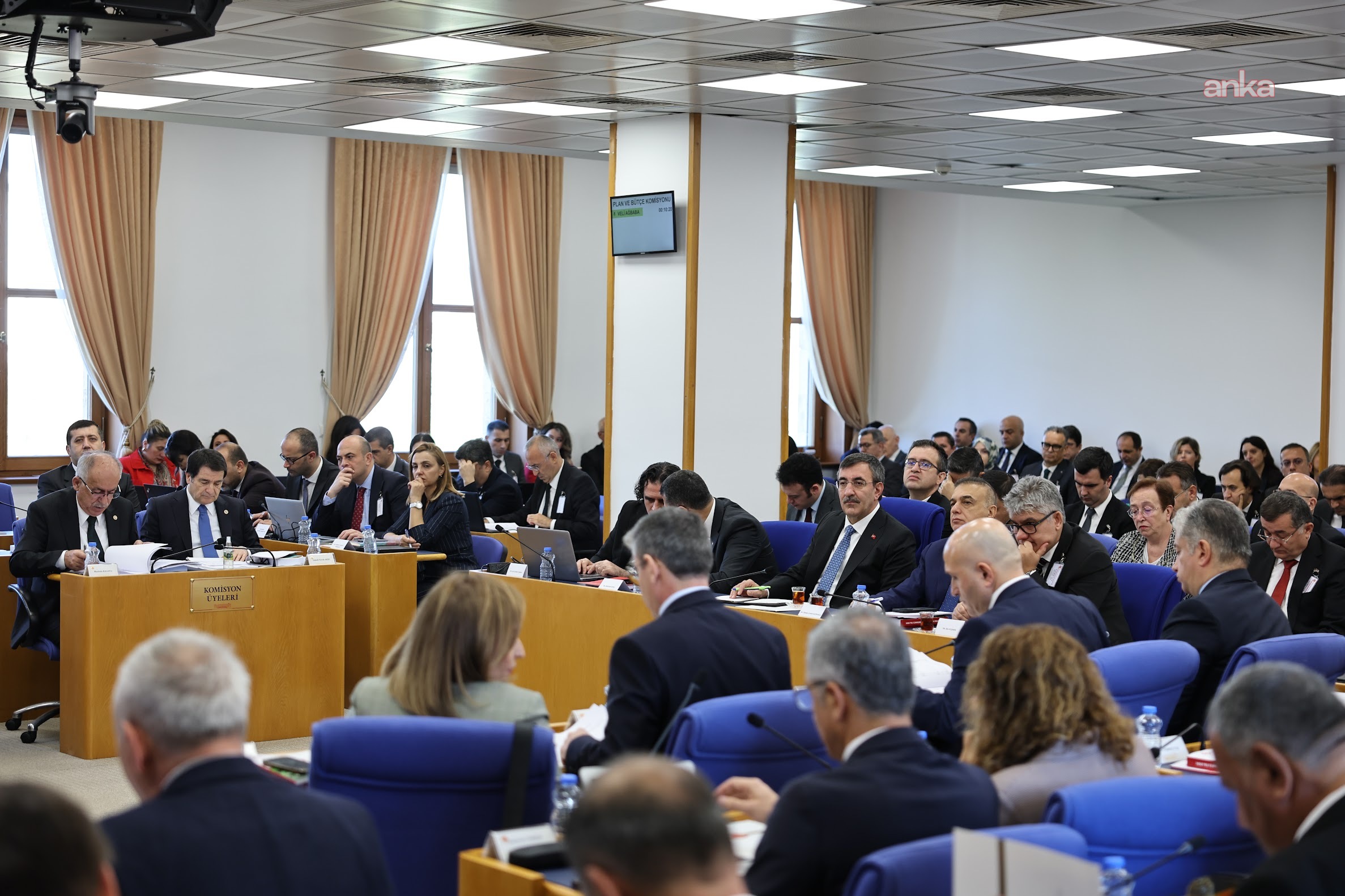 TBMM Plan ve Bütçe Komisyonu'nda tartışma: AK Partili Yeğin 'farkındayız' dedi, milletin sorunlarına vurgu yaptı